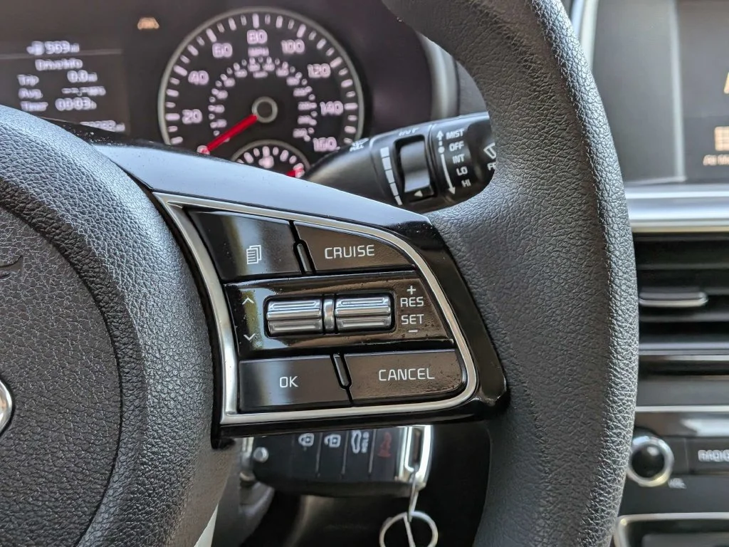 Used 2020 Purple Kia LX image 21