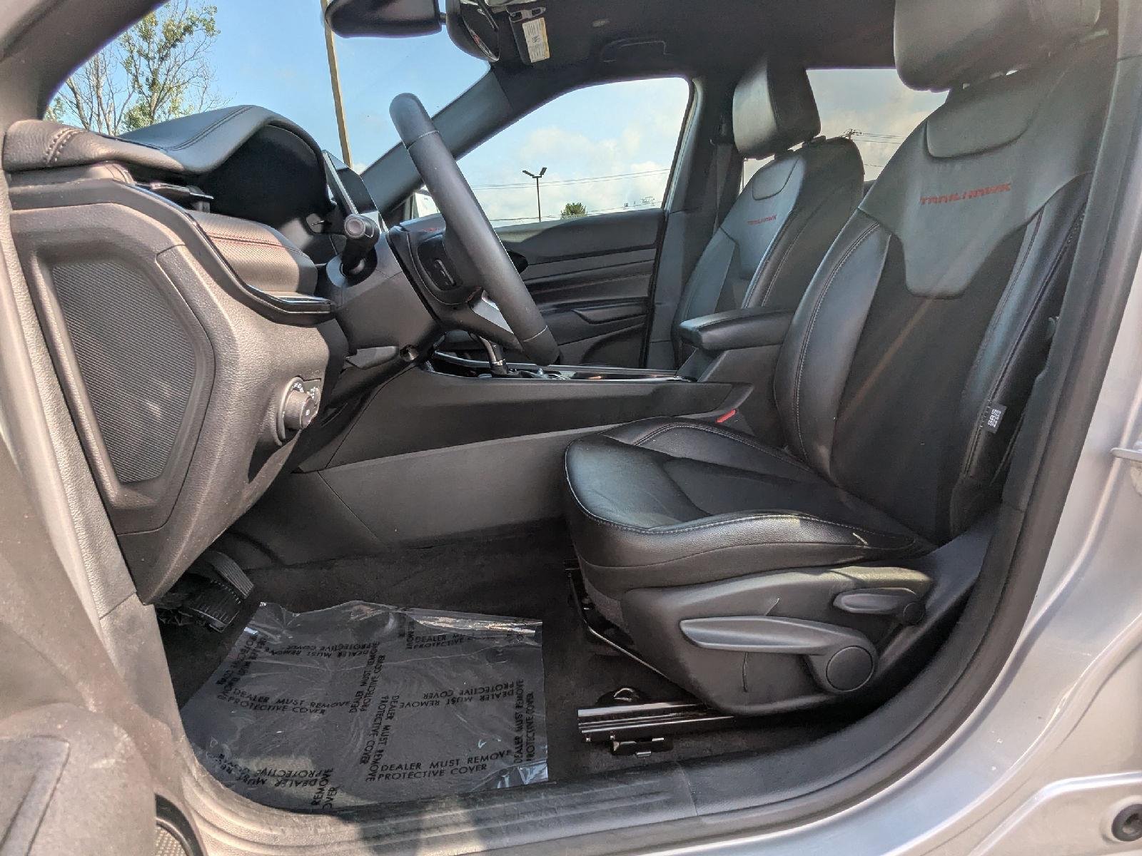 Used 2025 Silver Zynith Metallic Clearcoat Jeep Trailhawk image 25