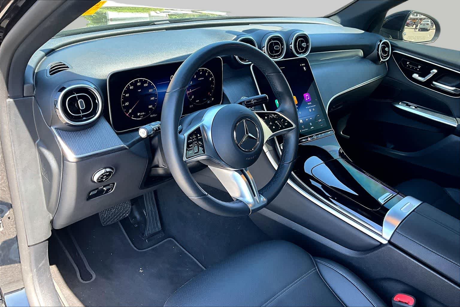Used 2025 Black Mercedes-Benz GLC 300 image 18