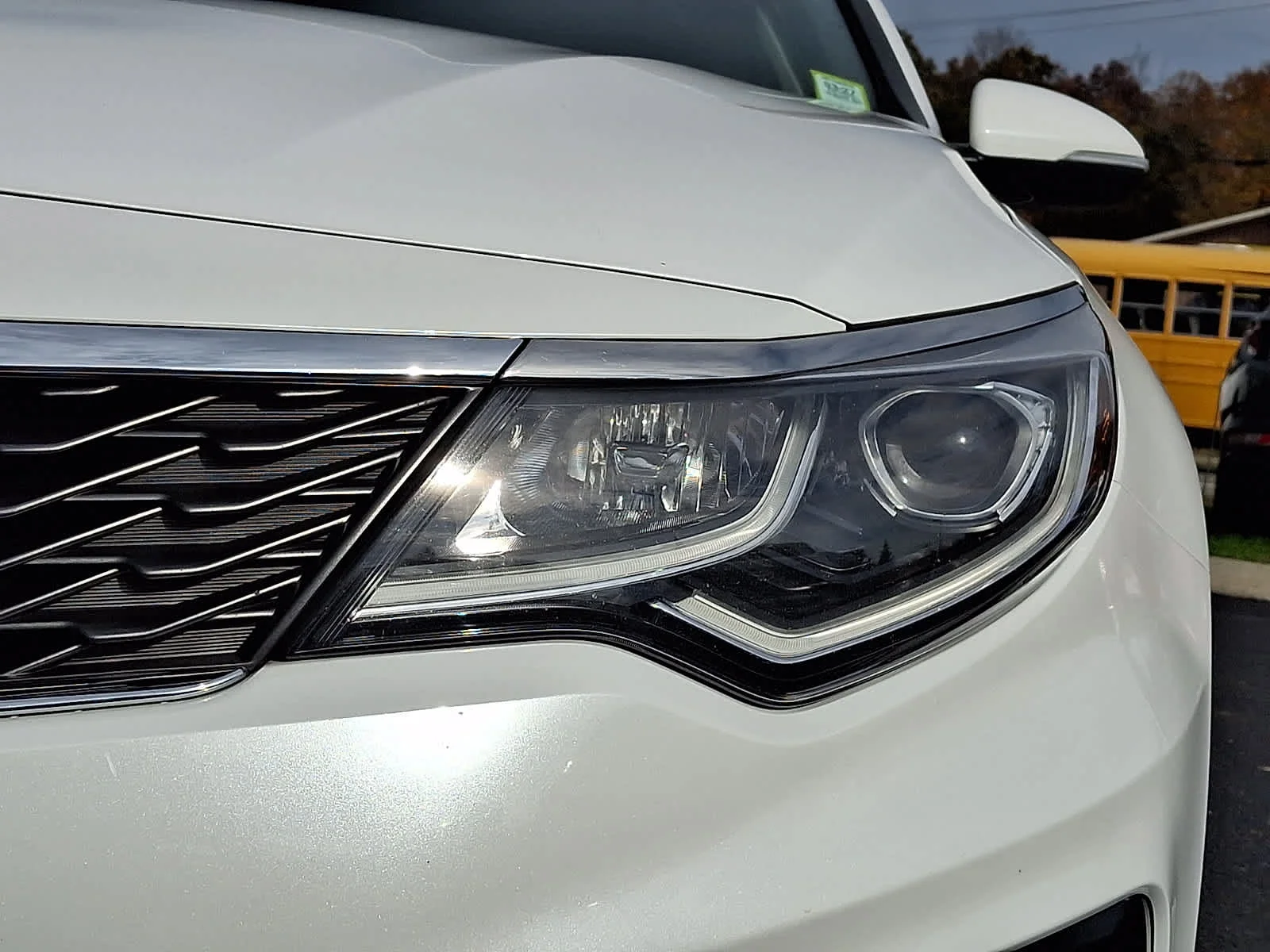 Used 2019 Snow White Pearl Kia LX image 10
