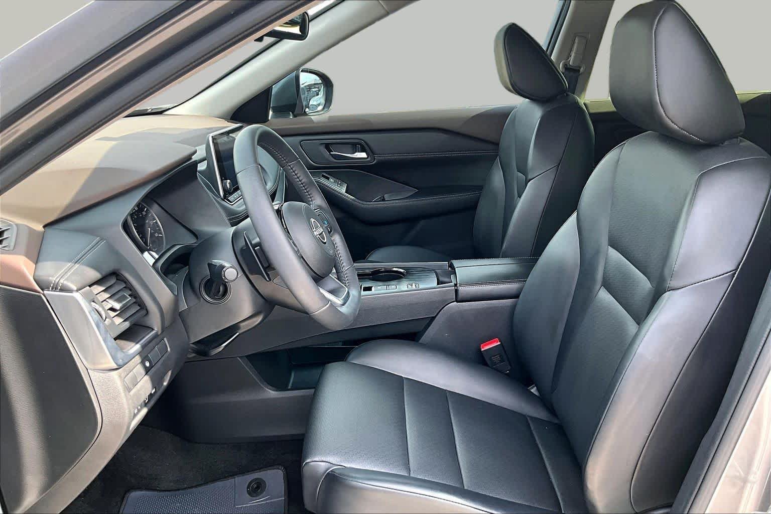 Used 2023 Gun Metallic Nissan SV image 8