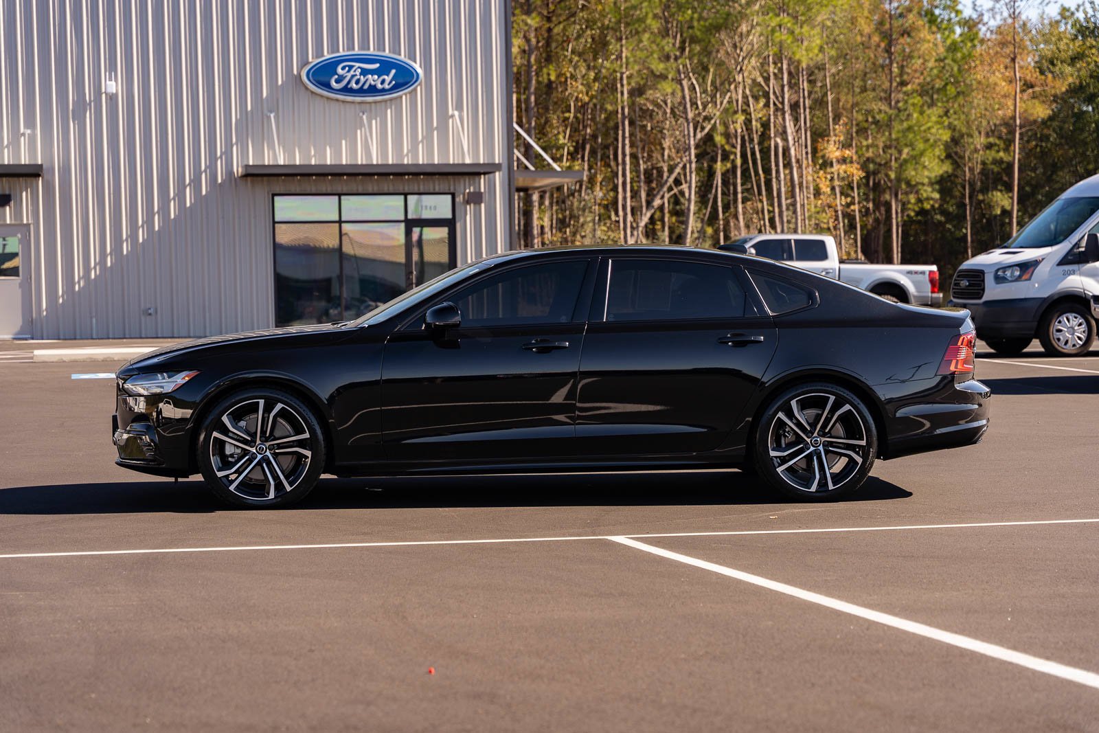 Certified Used 2021 Black Volvo T6 R-Design image 5