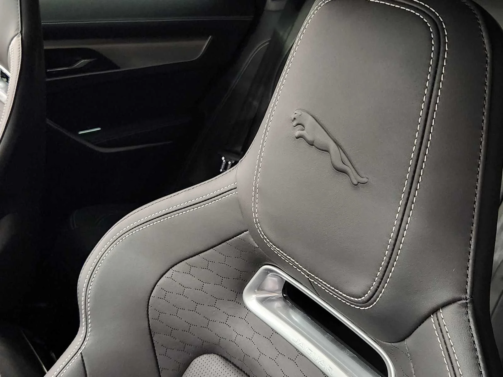 New 2026 Santorini Black Metallic Jaguar R-Dynamic S image 25