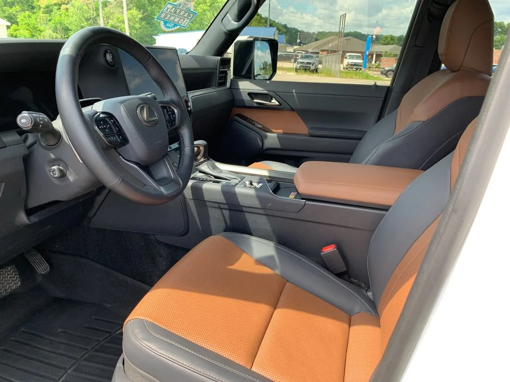 Used 2024 White Lexus 550 Premium image 11