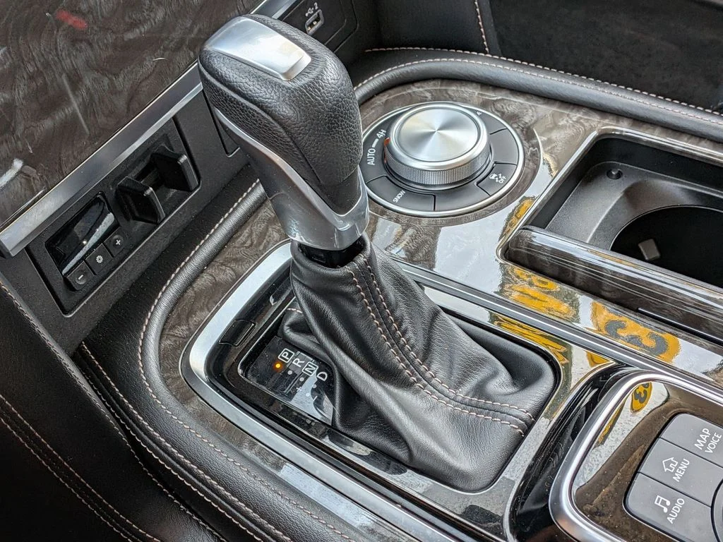 Used 2022 Black Nissan Platinum image 22