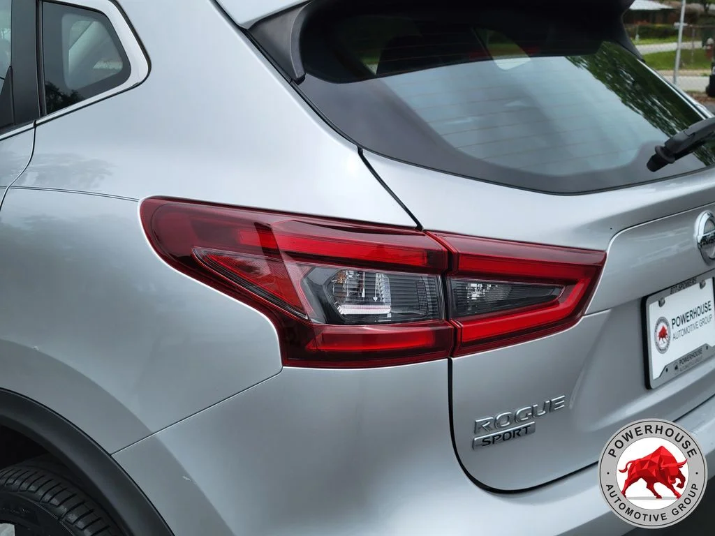 Used 2021 Silver Nissan SL image 12