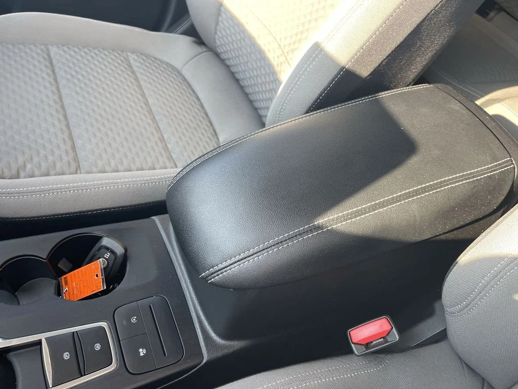 Used 2022 Gray Ford SE image 21