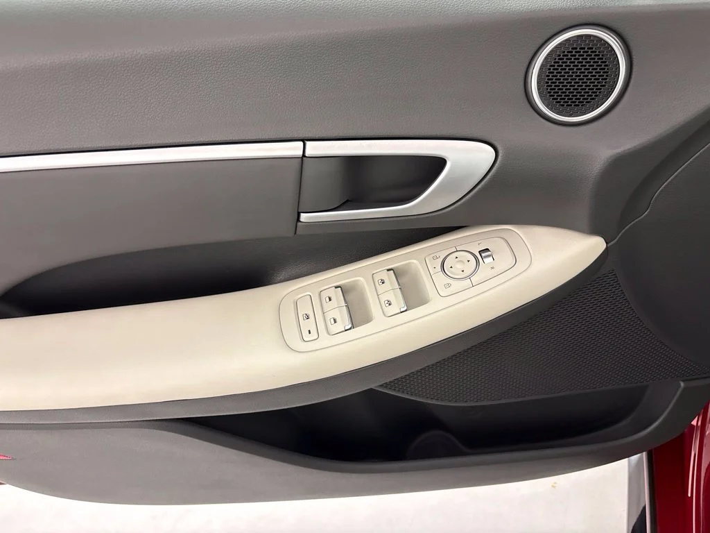 Used 2025 Red Hyundai SEL image 23