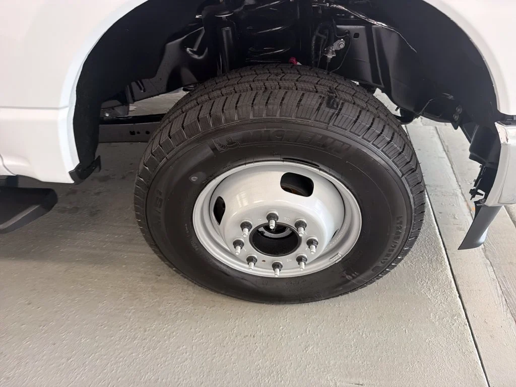 New 2027 Oxford White Ford F-350® XL image 5