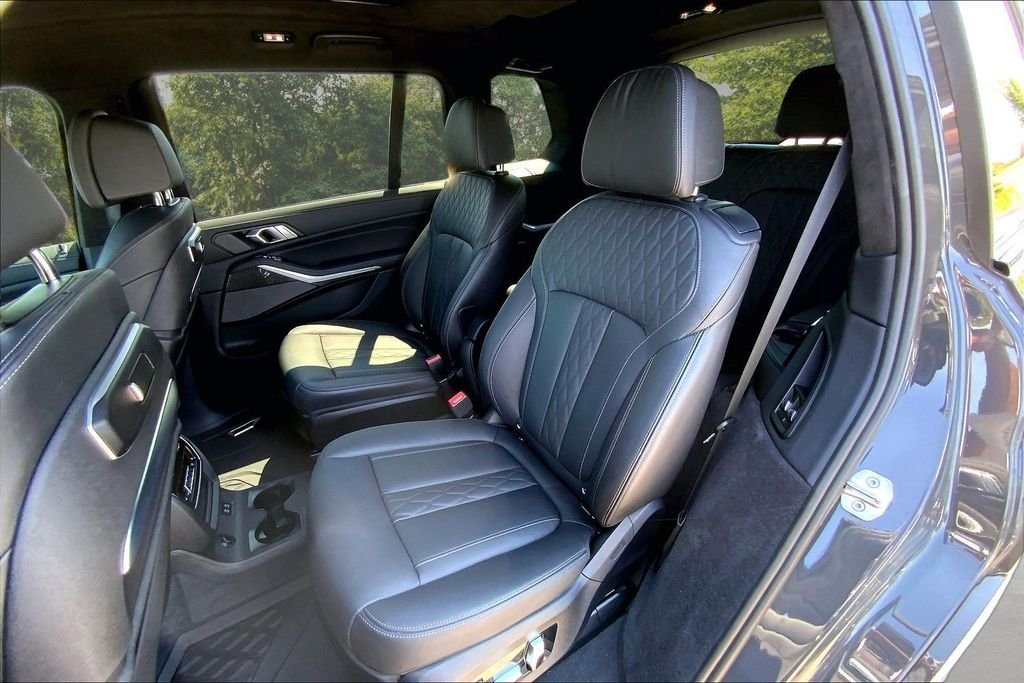 Used 2024 Gray BMW M60i image 21