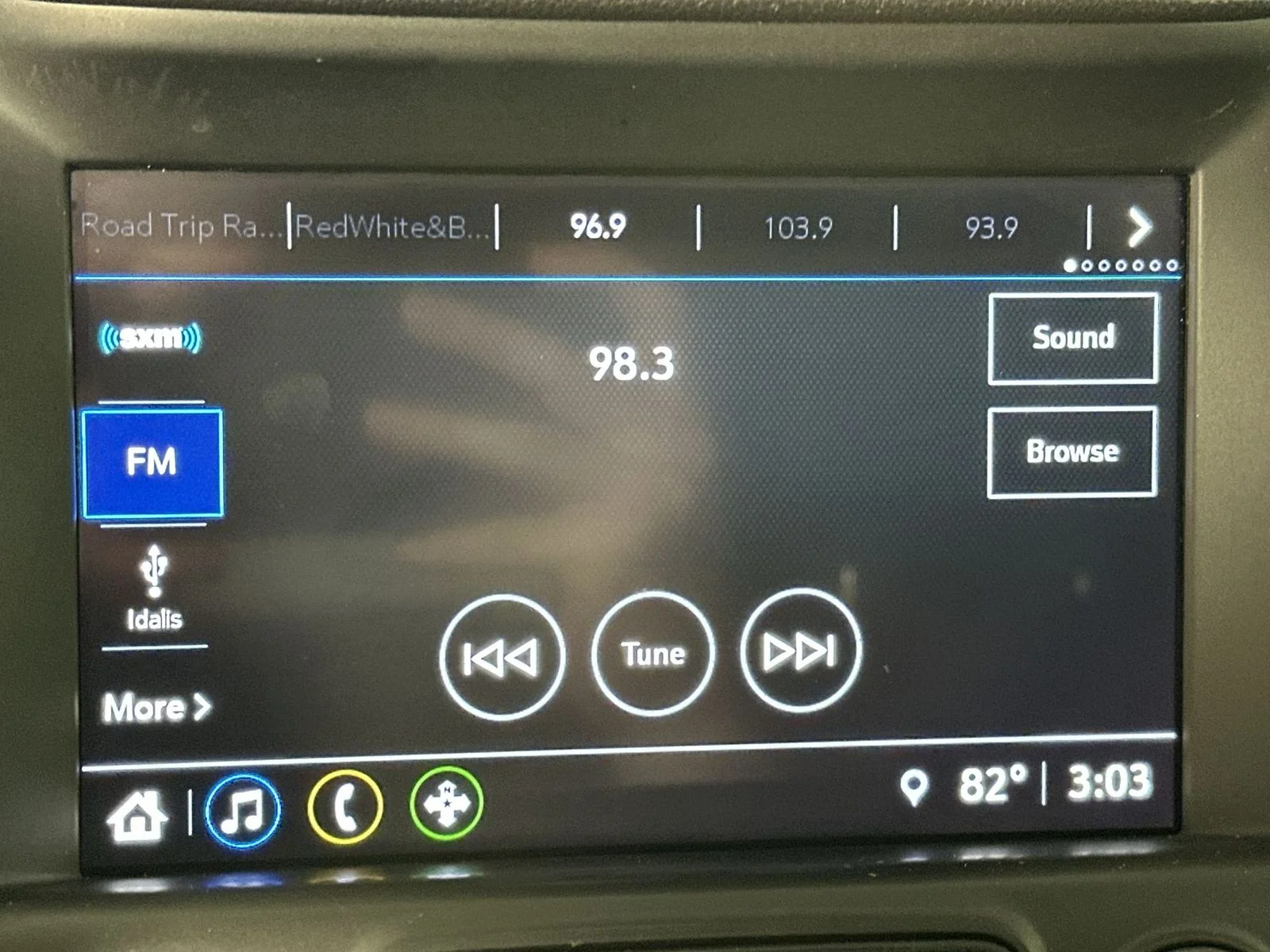 Used 2018 White GMC SLT image 16