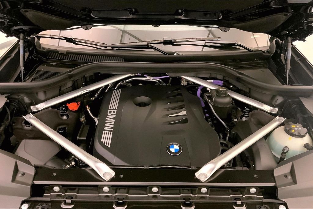 New 2027 Carbon Black Metallic BMW  image 8