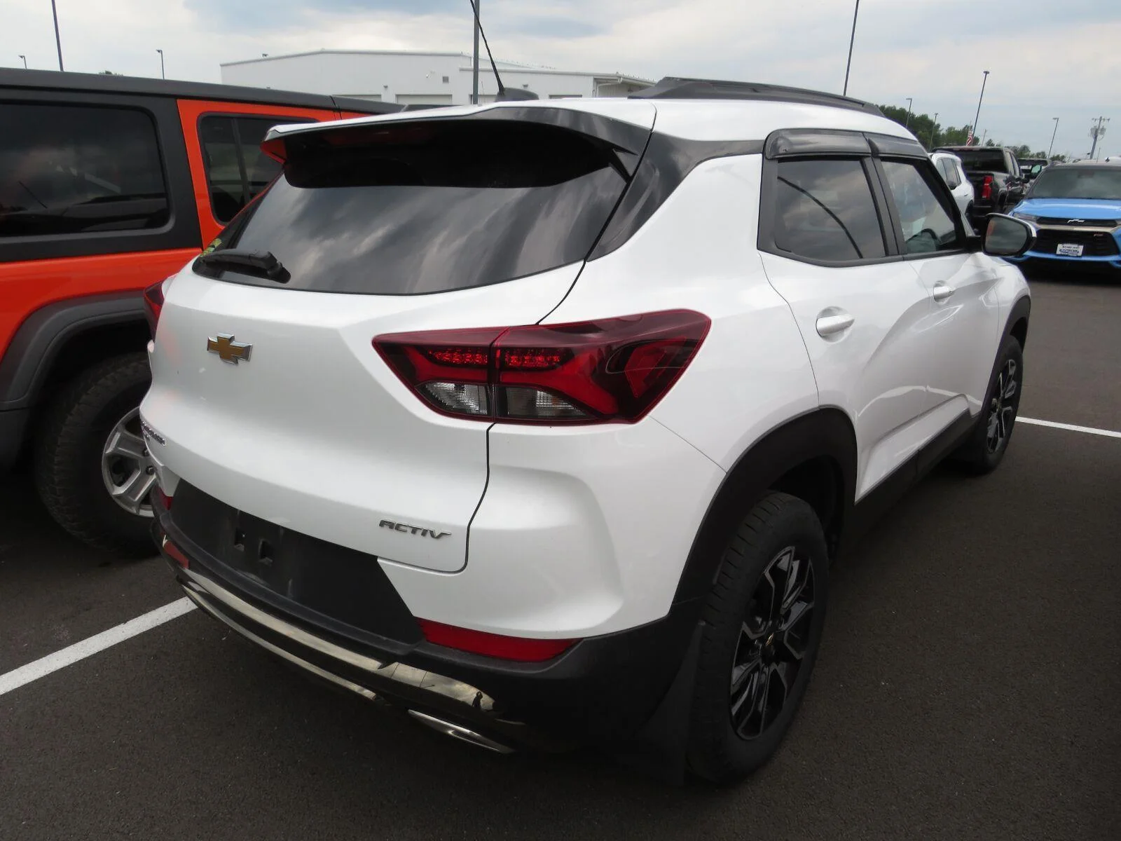 Used 2023 Summit White Chevrolet ACTIV image 8