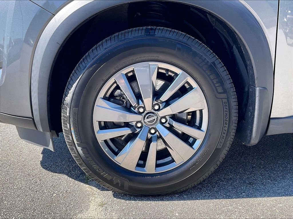 Used 2022 Gun Metallic Nissan SV image 7