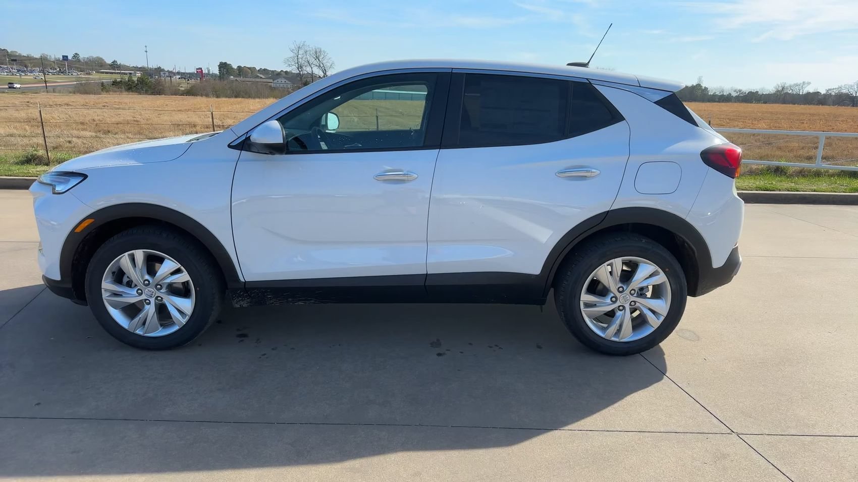 New 2026 Summit White Buick Preferred image 6