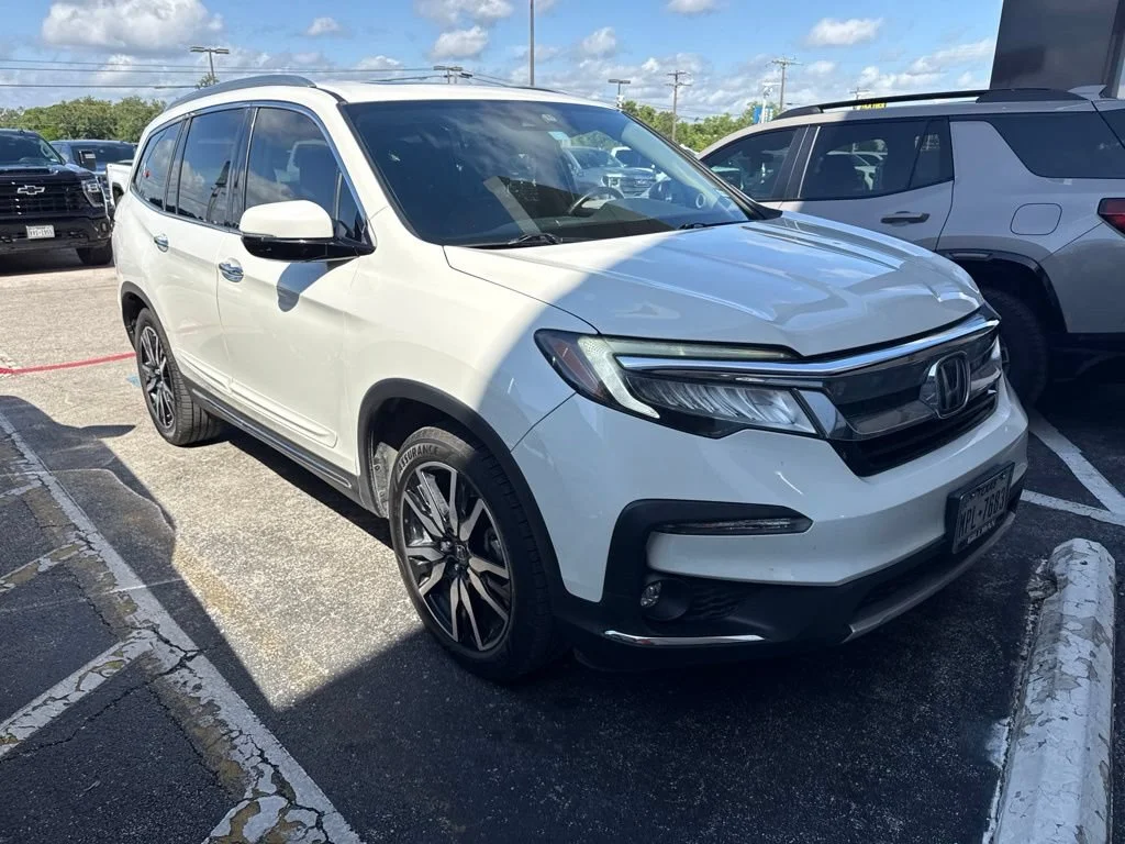 Used 2019 White Honda Touring image 4