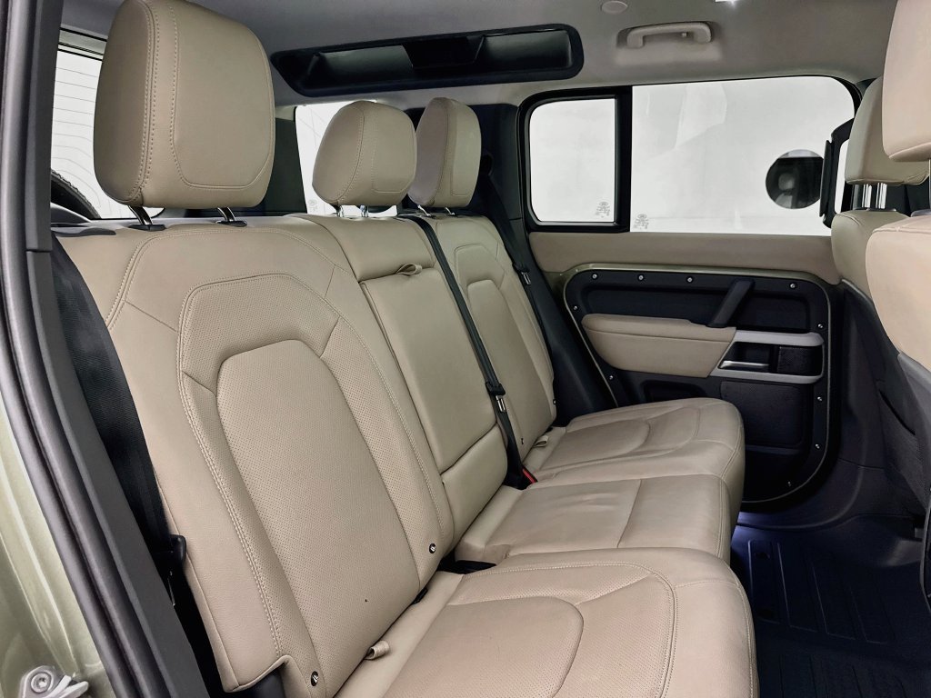 Used 2024 Green Land Rover S image 28