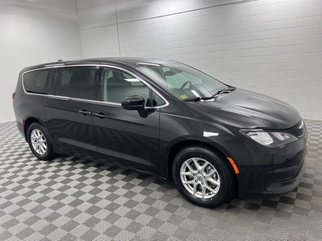 Used 2023 Black Chrysler LX image 4