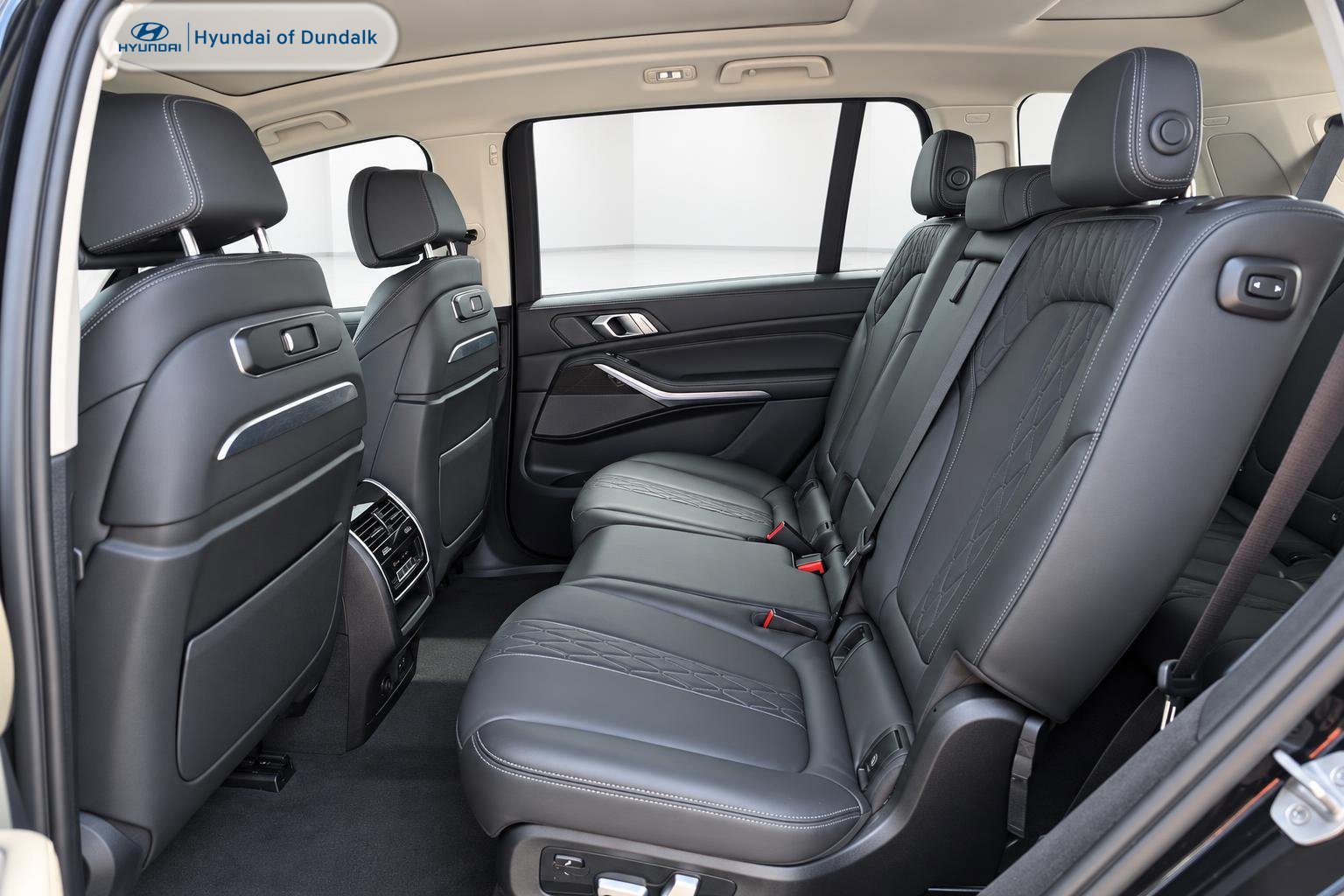 Used 2023 Black BMW xDrive40i image 9