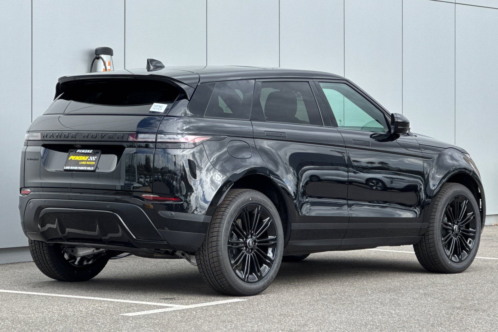 New 2026 Santorini Black Land Rover S image 5