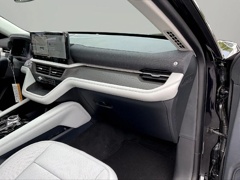 New 2026 Agate Black Metallic Ford Platinum™ image 31