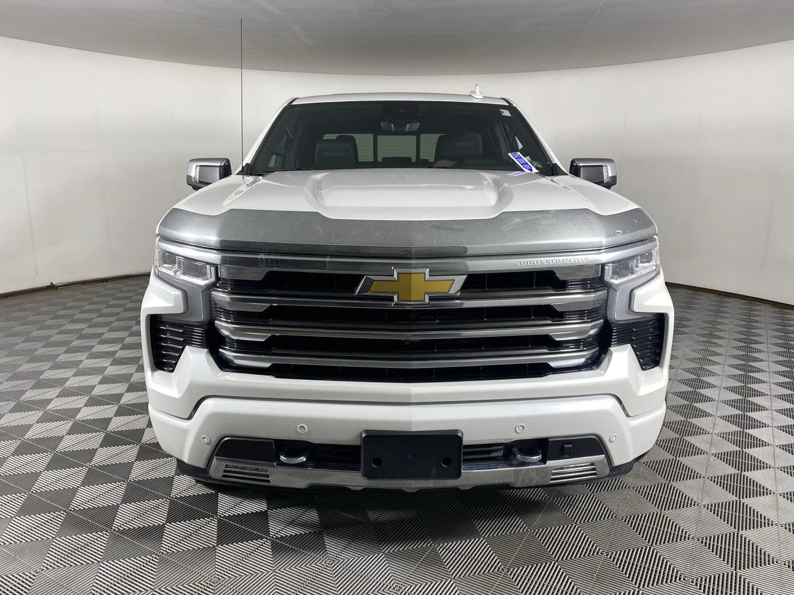 Used 2023 Iridescent Pearl Tricoat Chevrolet High Country image 2