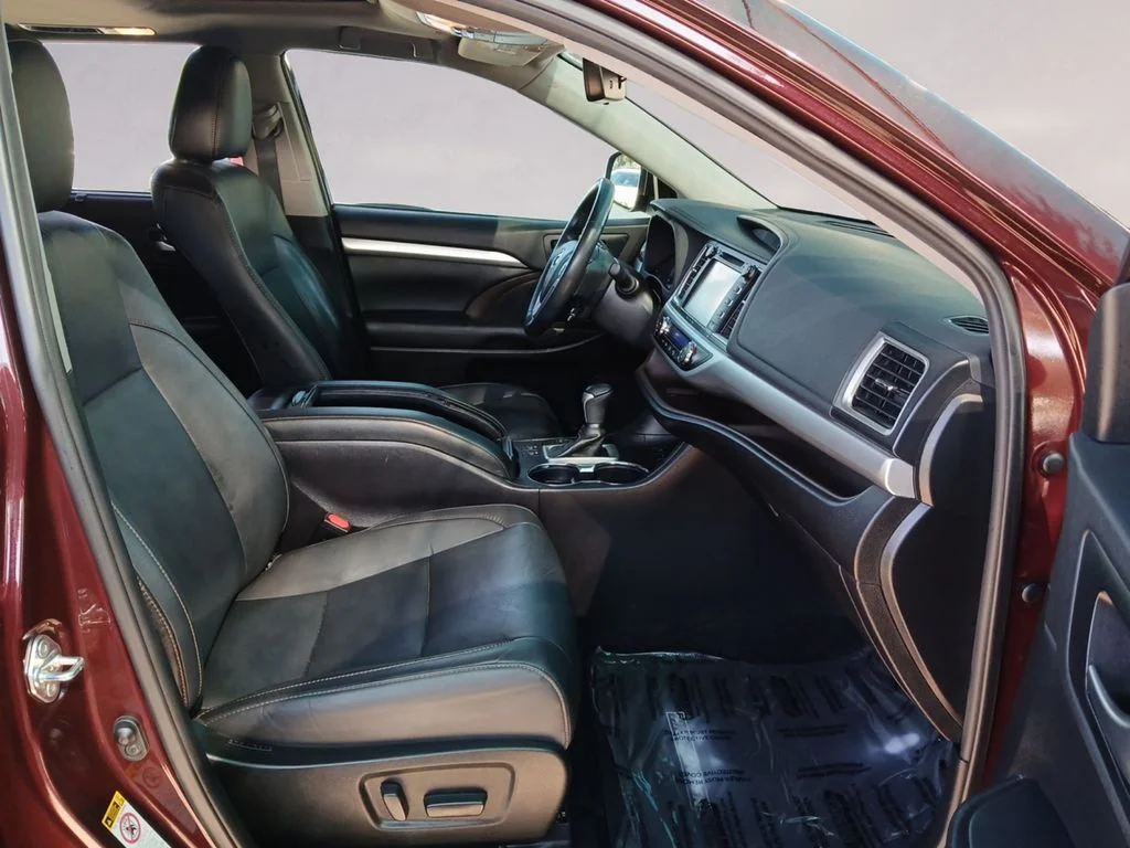 Used 2019 Red Toyota XLE image 17