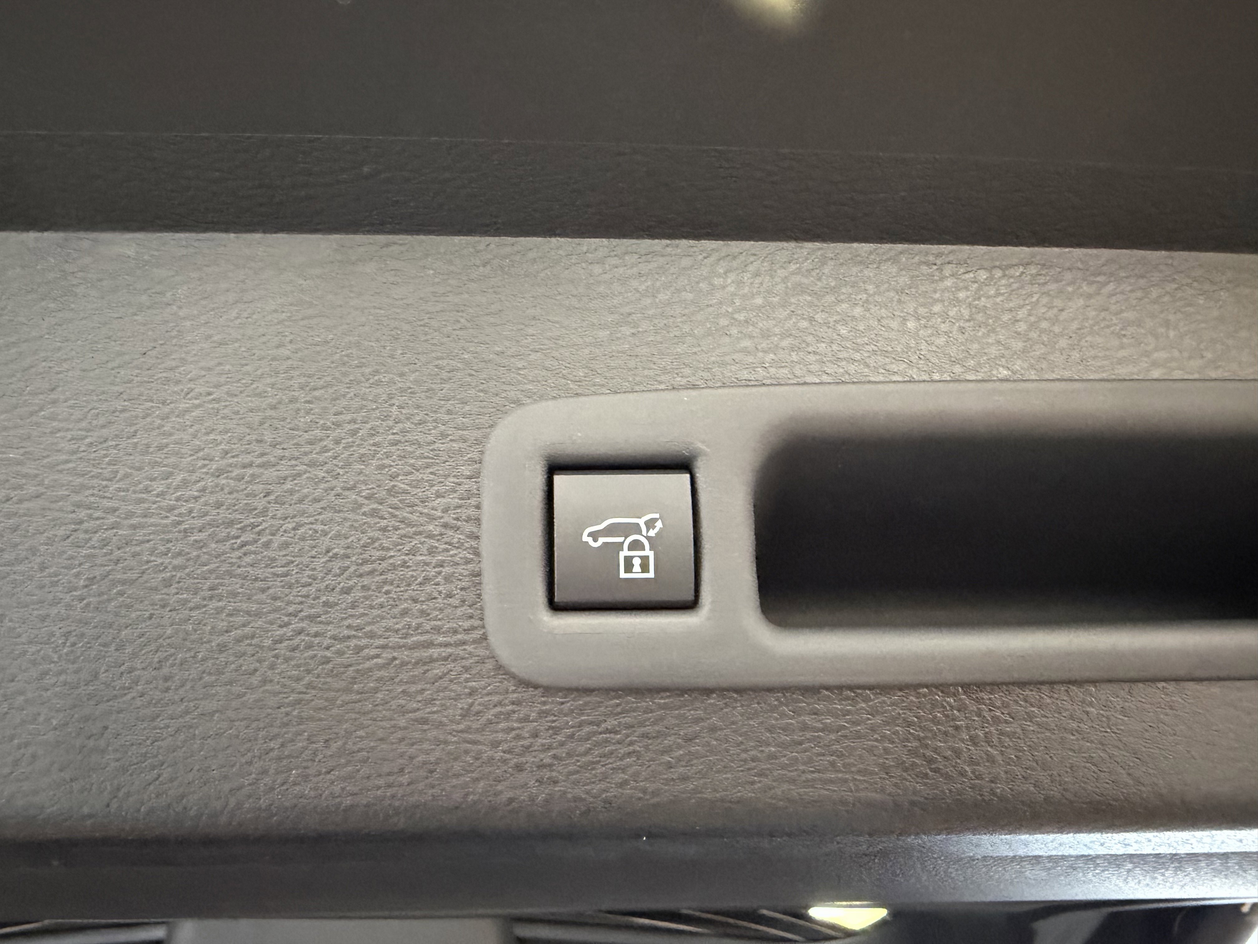 2026 Toyota Sienna Platinum - Photo 62