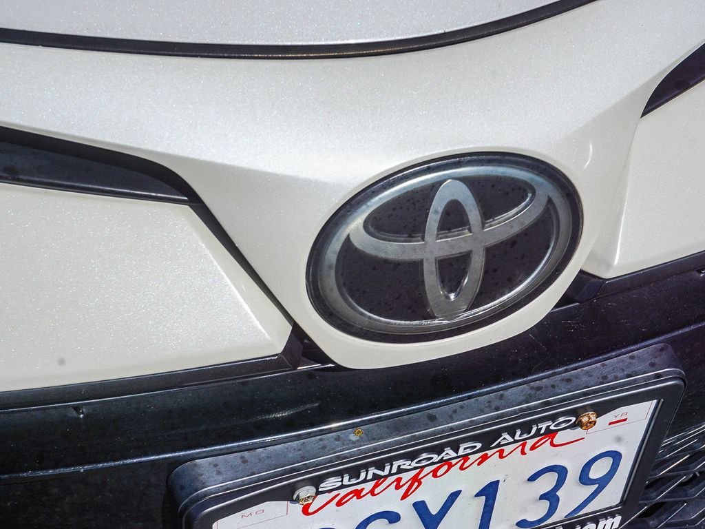 Used 2018 White Toyota SE image 11