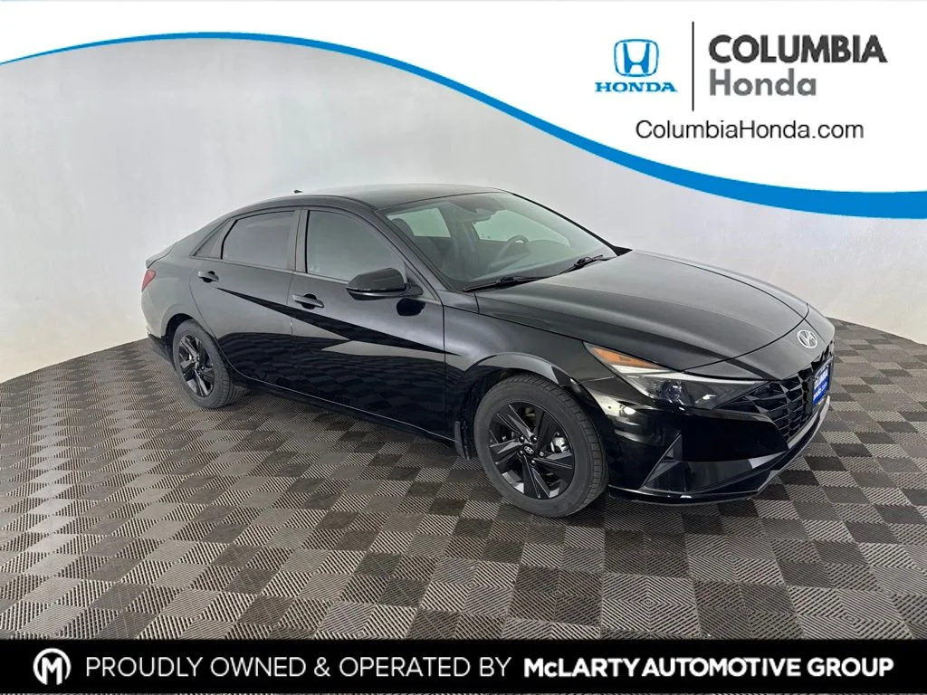 Used 2022 Black Hyundai SEL image 1