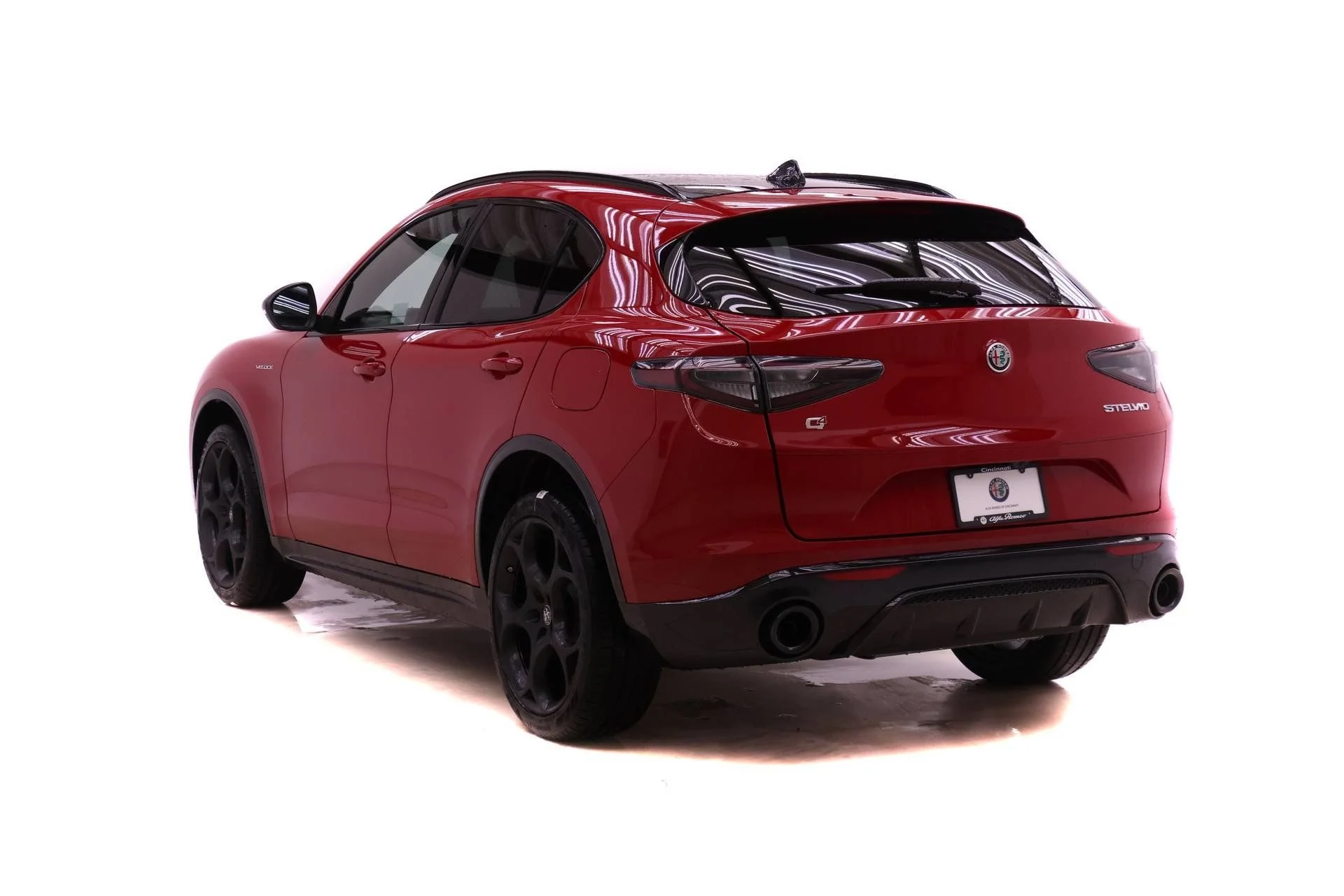 New 2026 Alfa Rosso (Red) Exterior Paint Alfa Romeo Base image 5