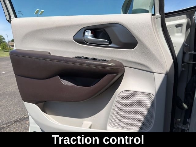 Used 2017 White Chrysler Touring L image 17