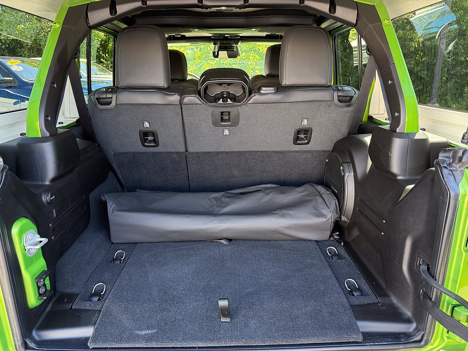 Used 2026 Mojito Clearcoat Jeep Sahara image 15