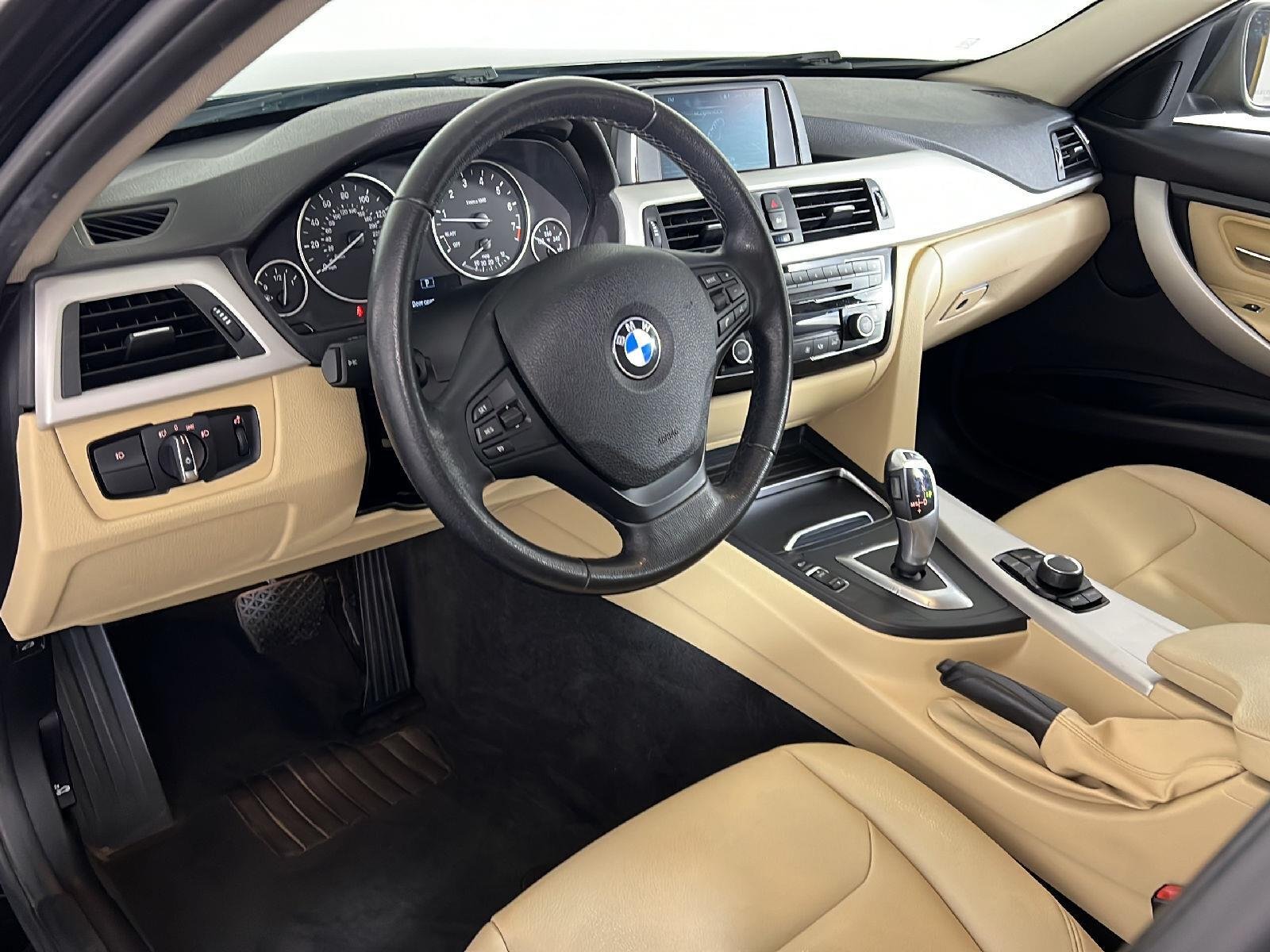 Used 2018 Jet Black BMW 320i xDrive image 2