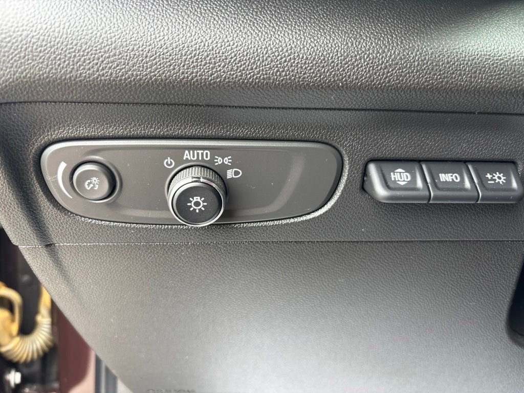 Used 2022 Red Buick Avenir image 27