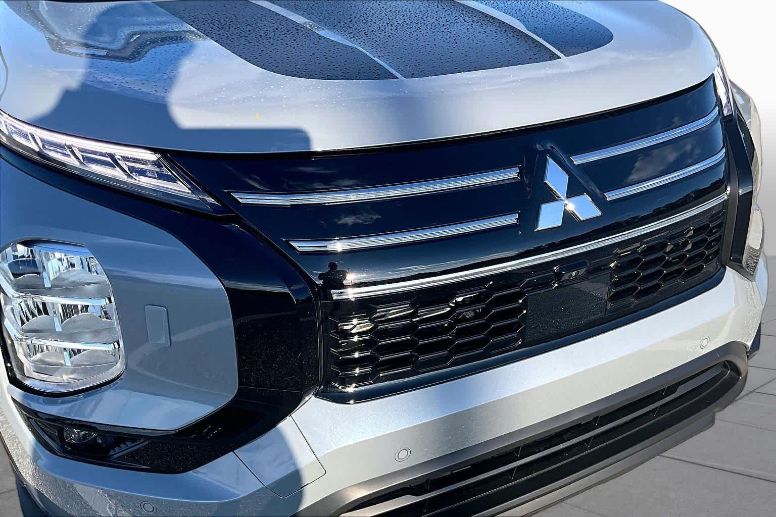 Used 2026 Moonstone Gray Metallic/Black Roof Mitsubishi Trail Edition image 30