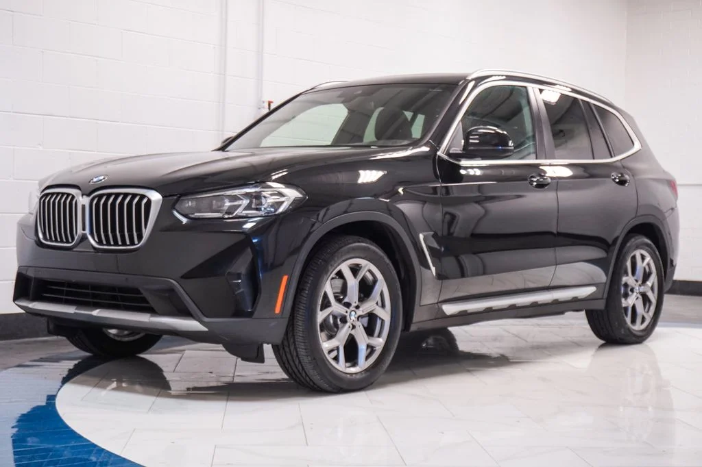 Used 2022 Black BMW sDrive30i image 4