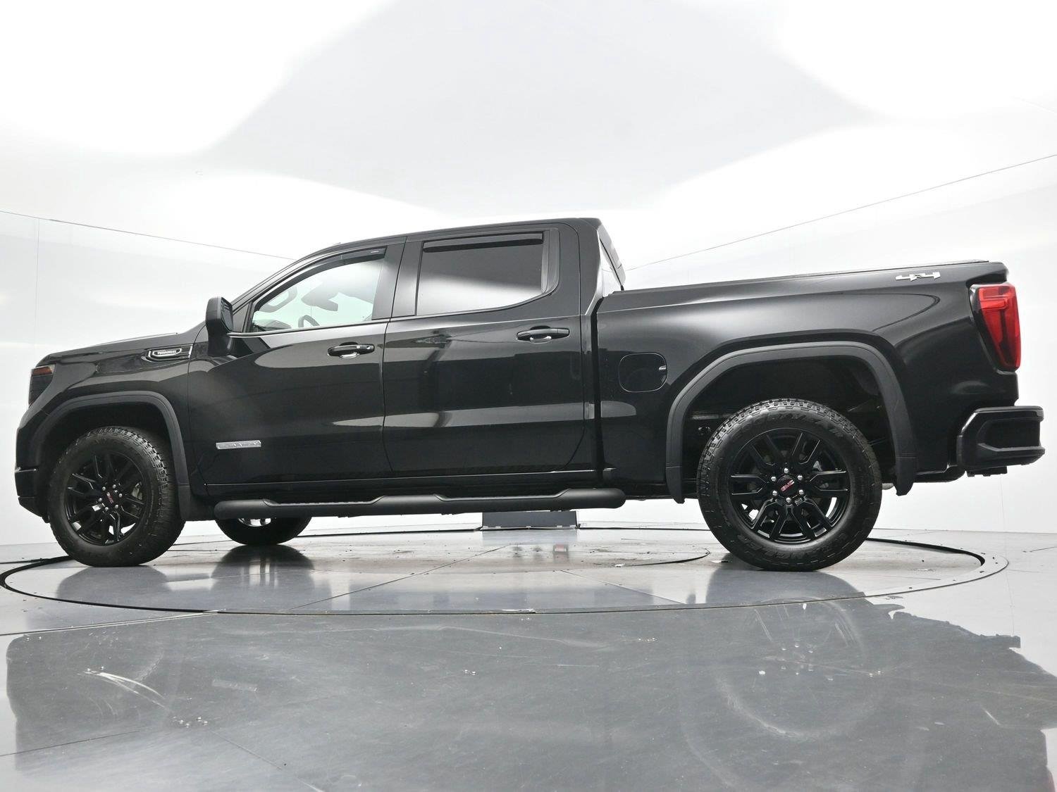 Used 2025 Onyx Black GMC Elevation image 42