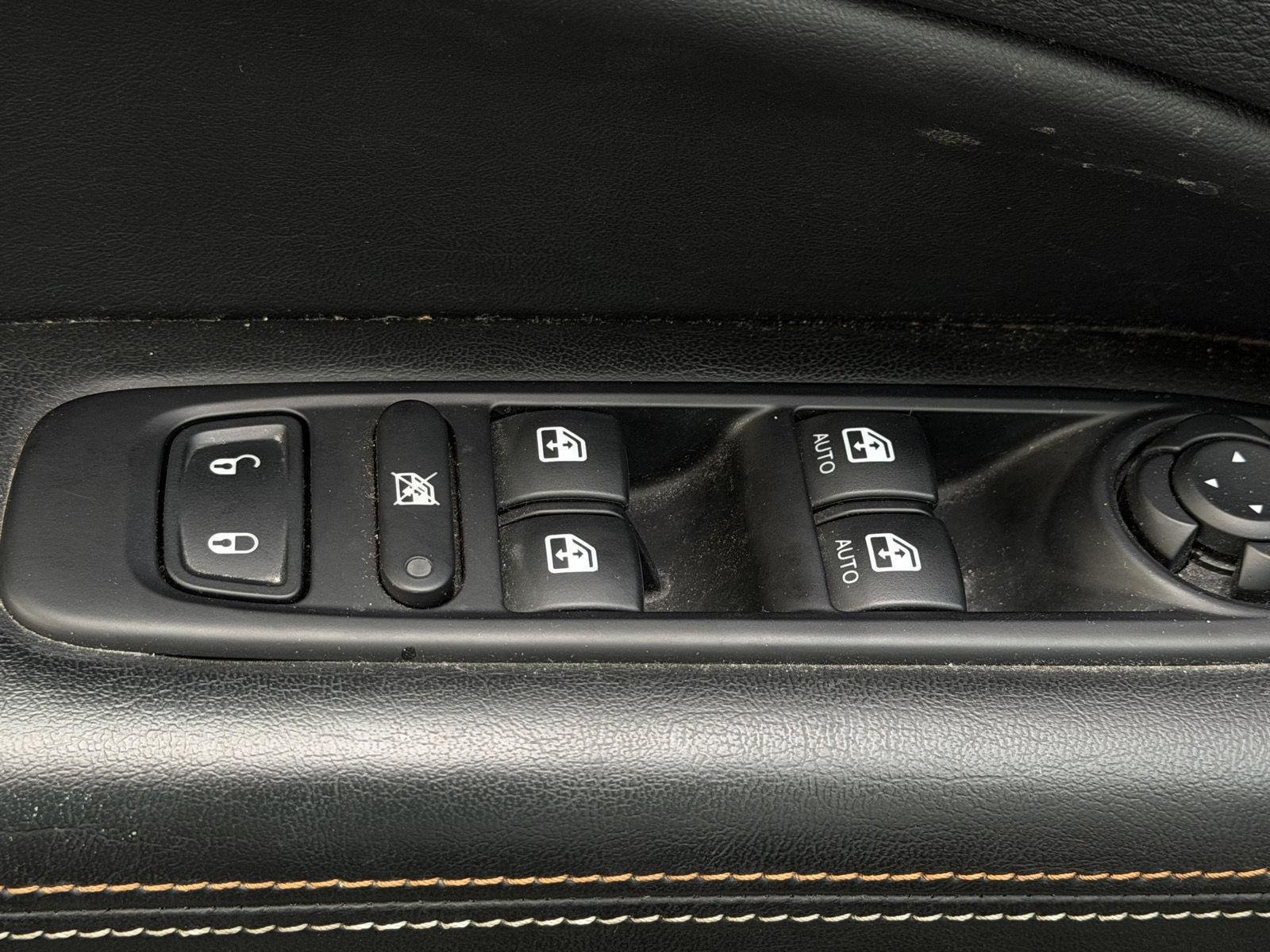 Used 2021 Olive Green Pearlcoat Jeep Latitude image 8