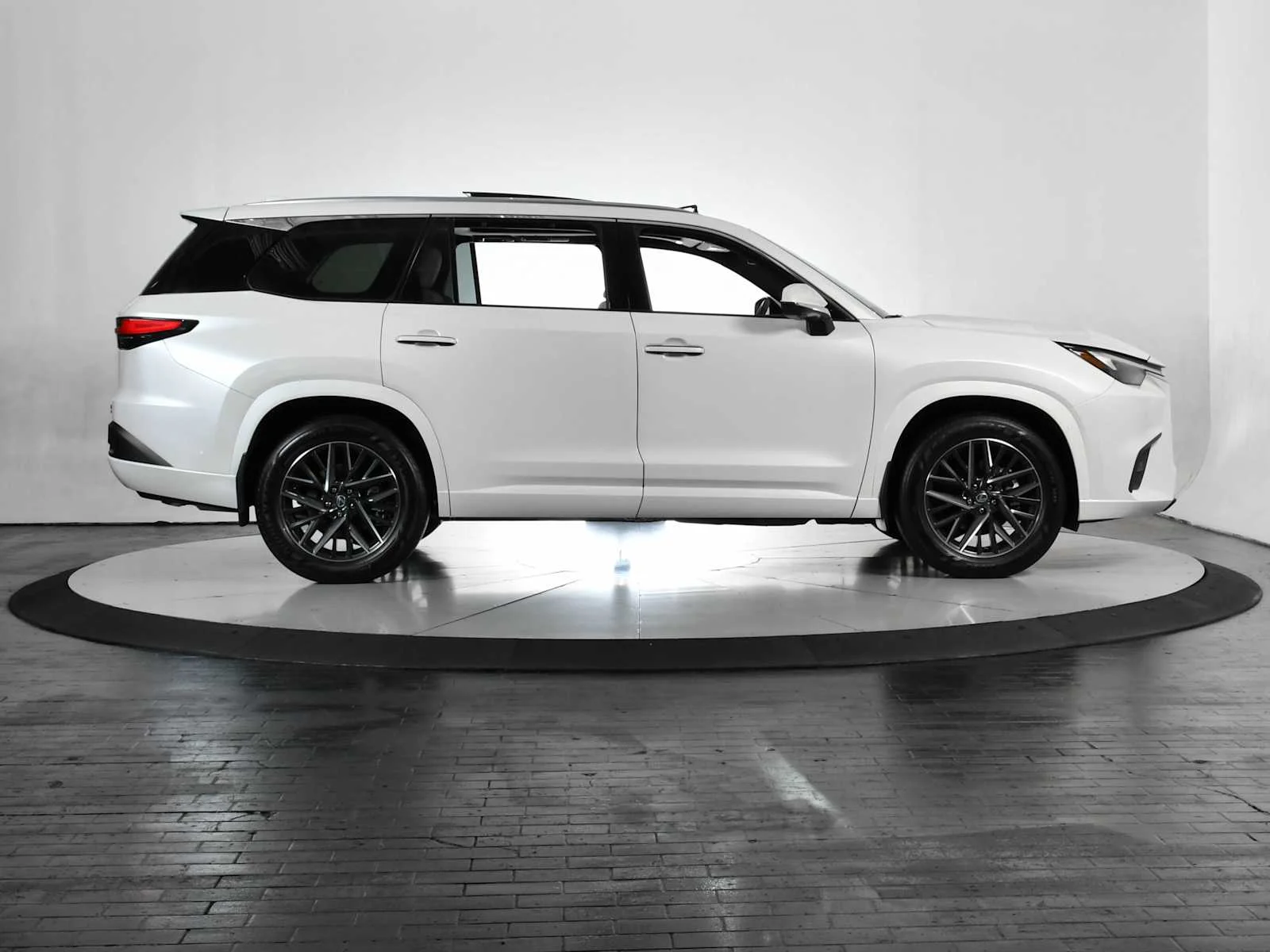 Used 2026 Wind Chill Pearl Lexus Premium image 8