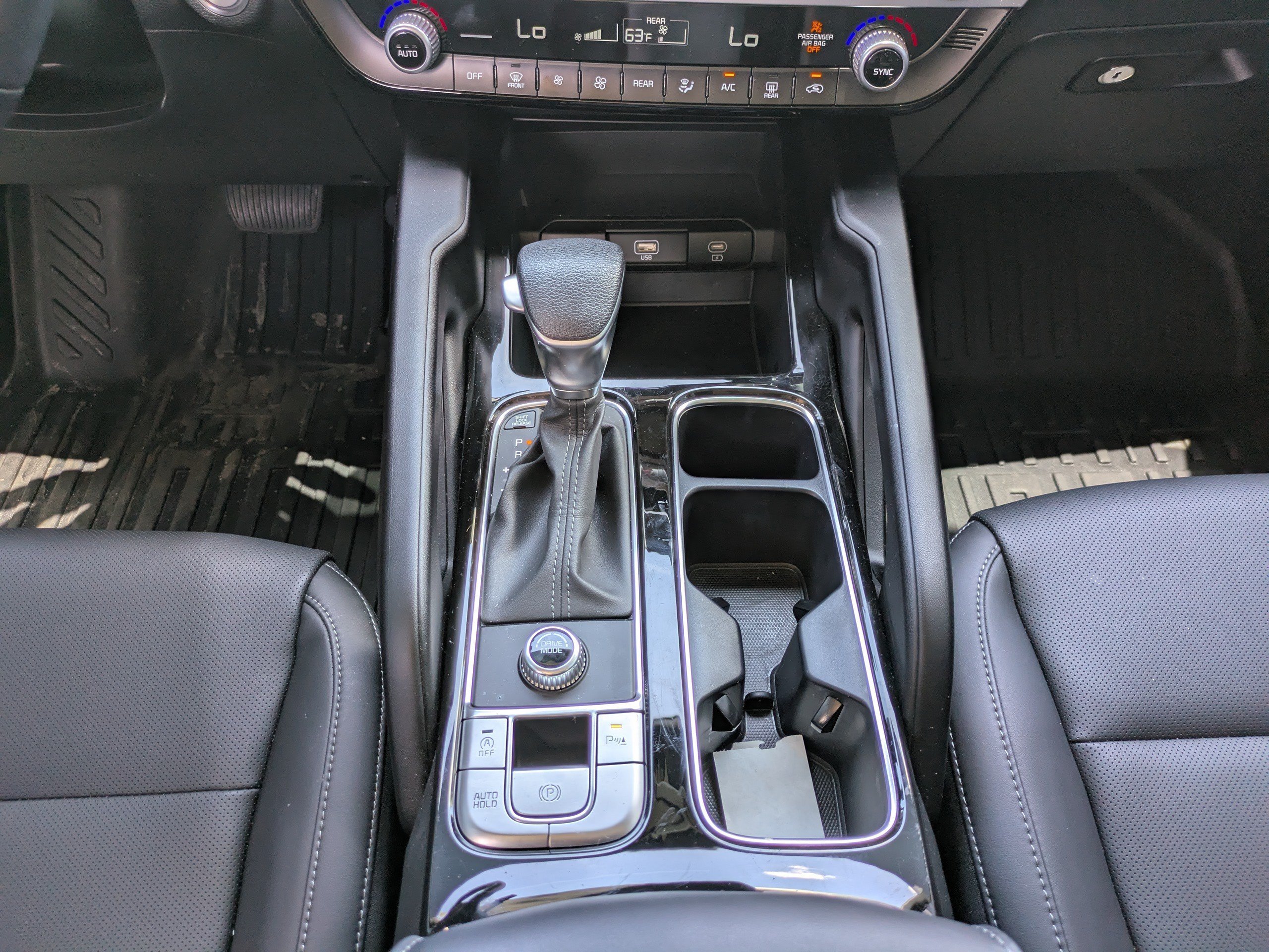 Used 2025 Glacial White Pearl Kia LX image 17