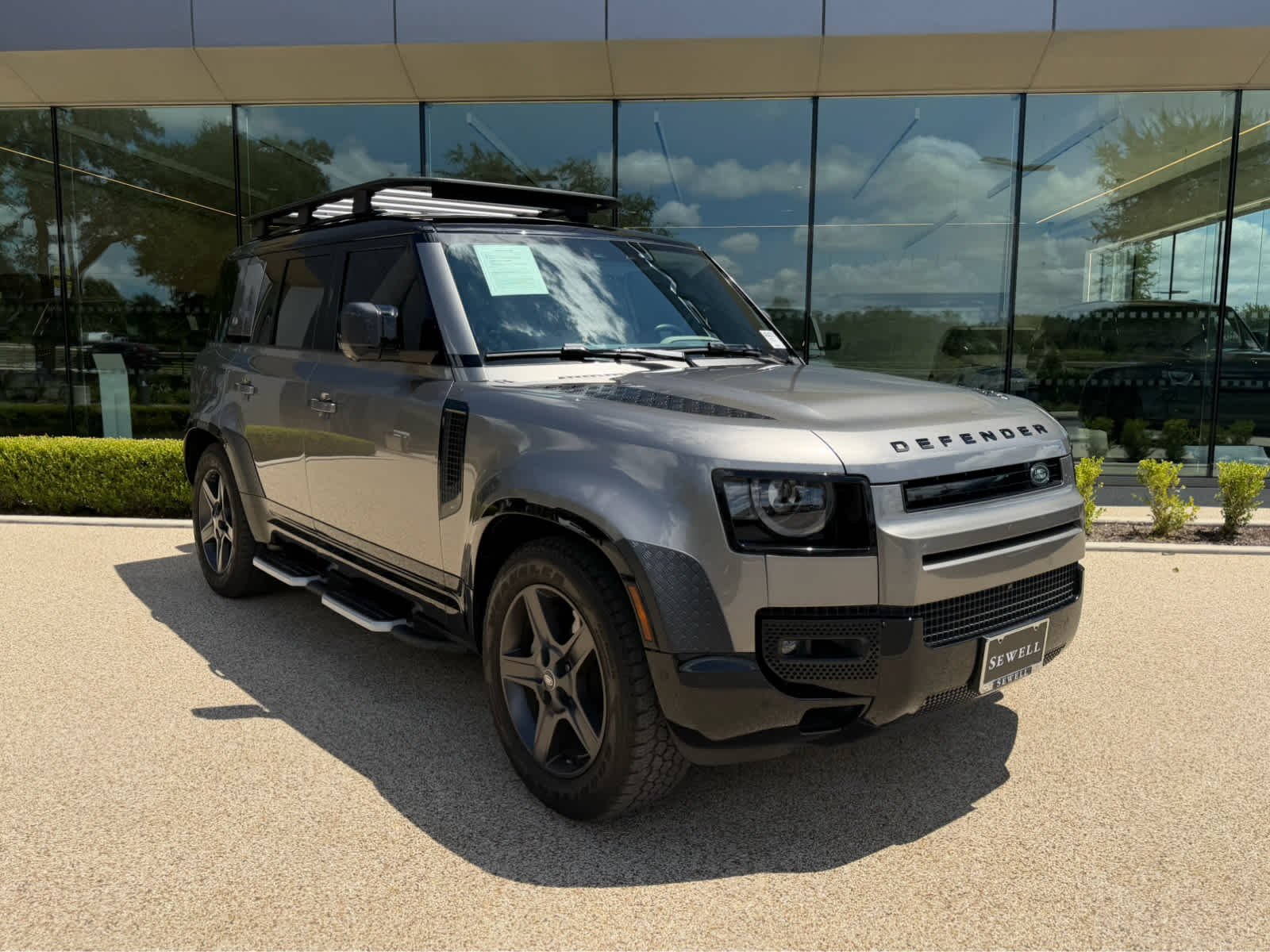 Certified Used 2024 Silicon Silver Premium Metallic Land Rover X-Dynamic SE image 4