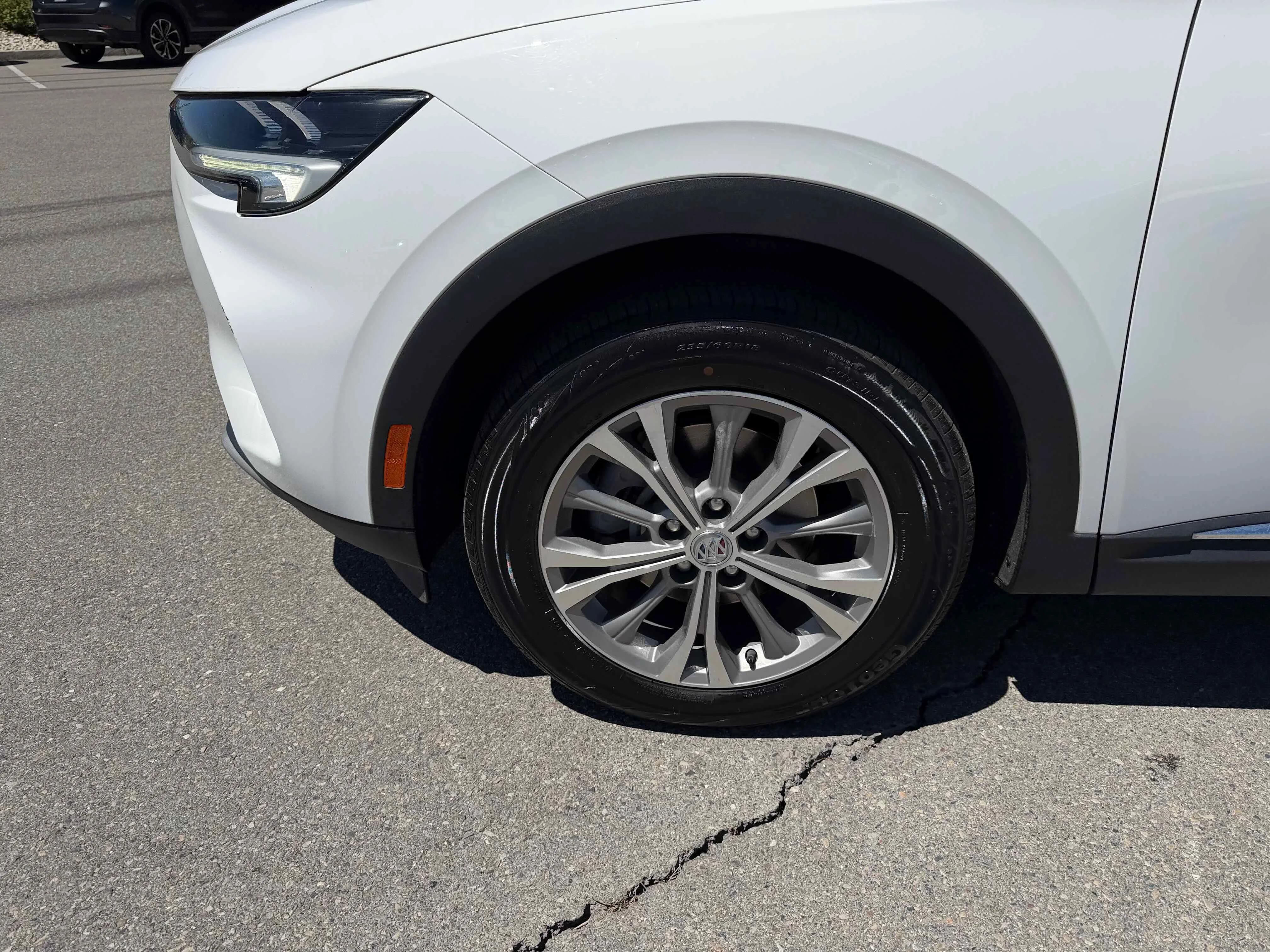 Used 2022 Summit White Buick Preferred image 13