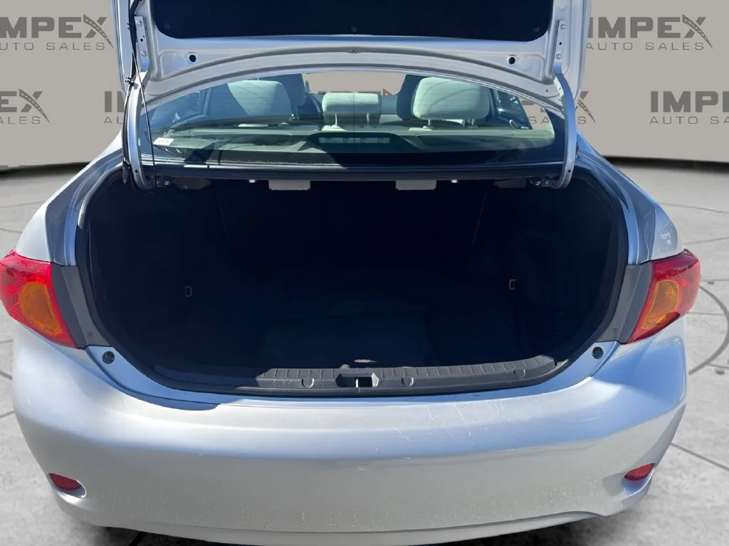Used 2009 Silver Toyota LE image 22