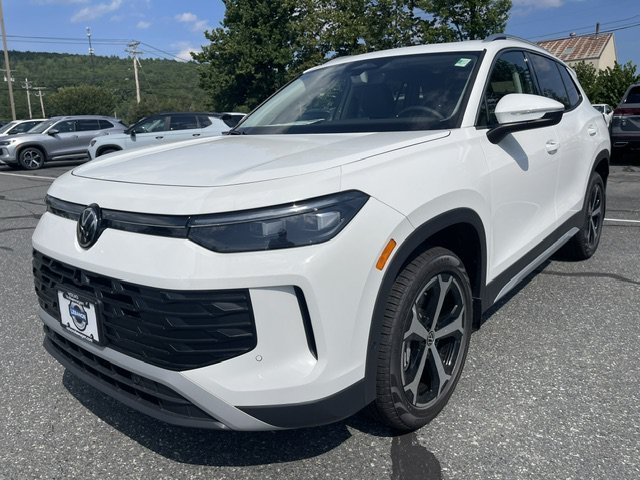 New 2026 Pure White Volkswagen 2.0T SE image 1