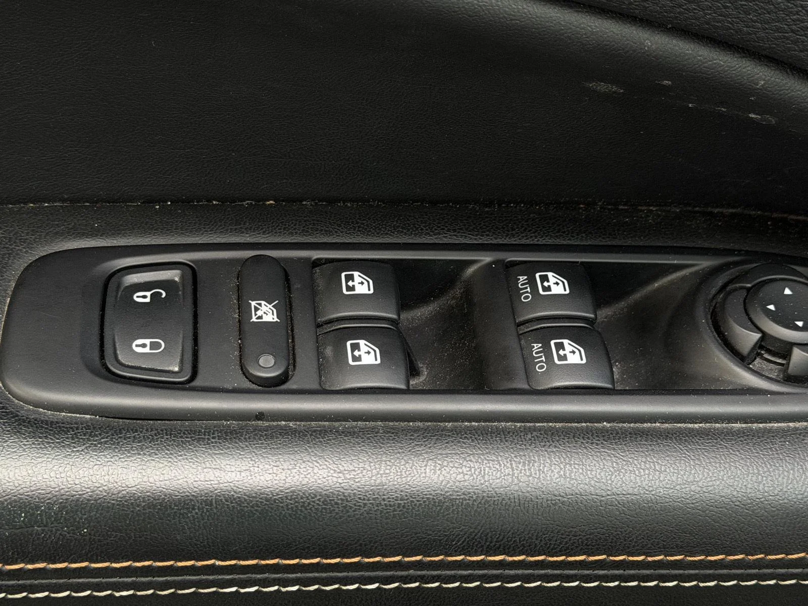Used 2021 Olive Green Pearlcoat Jeep Latitude image 8