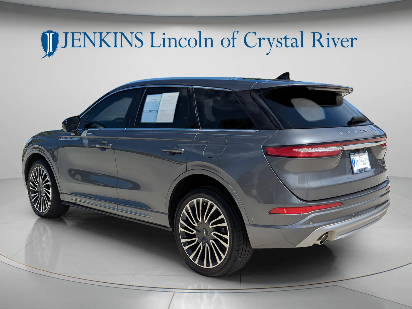 Used 2021 Gray Lincoln Reserve image 3