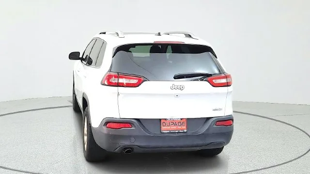 Used 2014 White Jeep Latitude image 9