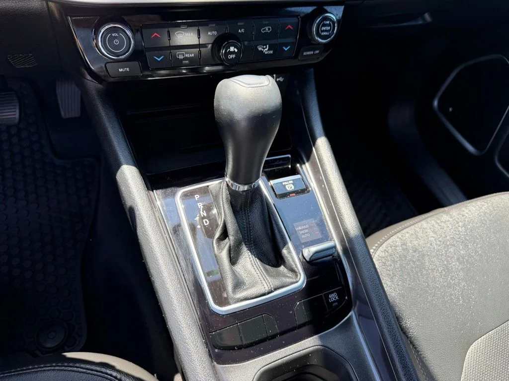 Used 2023 Redline Pearlcoat Jeep Latitude Lux image 23