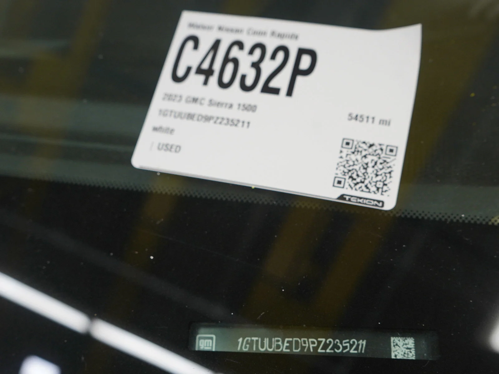 Used 2023 White GMC SLE image 33